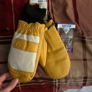 Flylow Unicorn Unisex Marble White Nikwax Waterproofing Included Leather Mittens